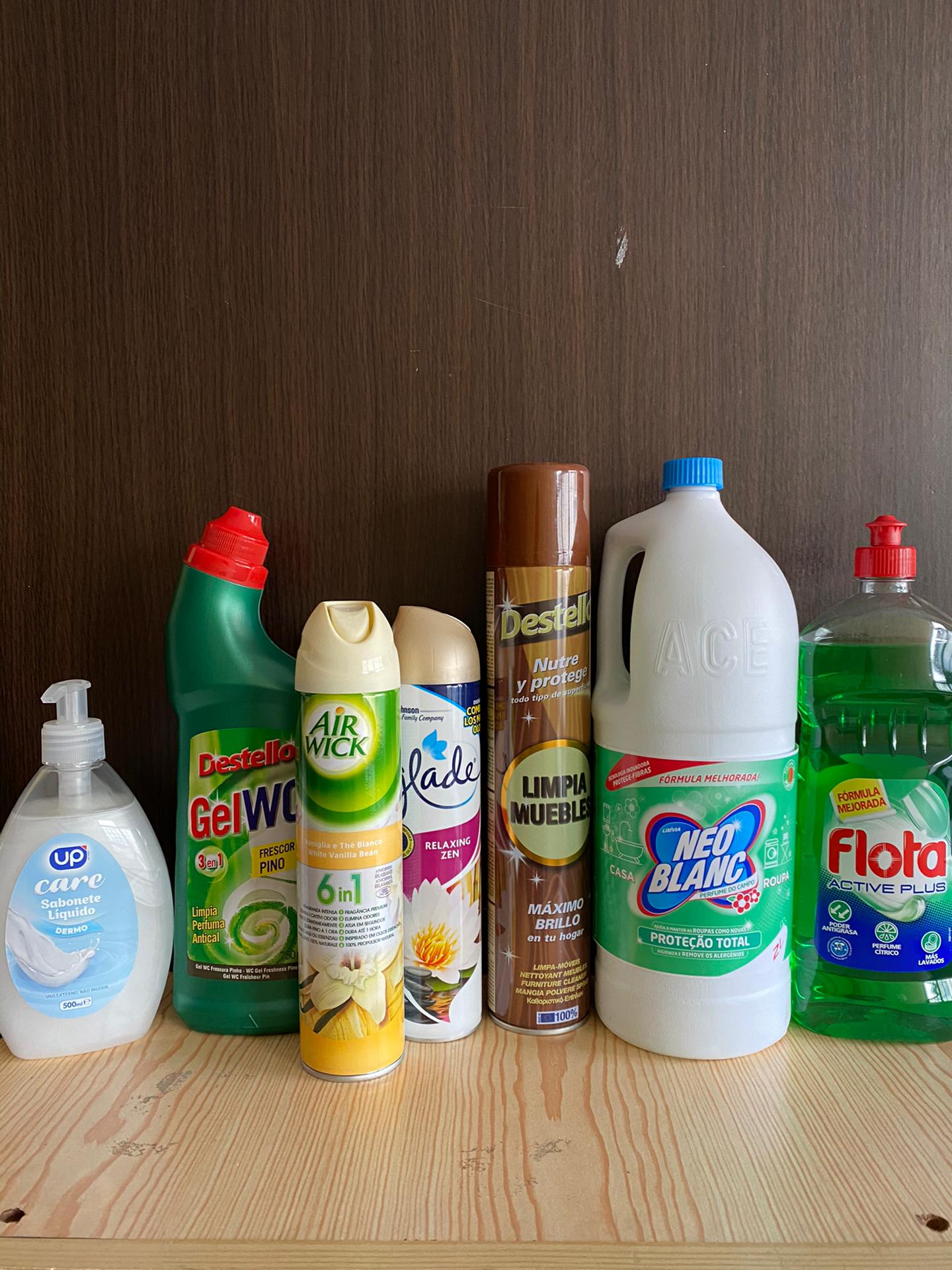 Diversos Produtos de Limpeza